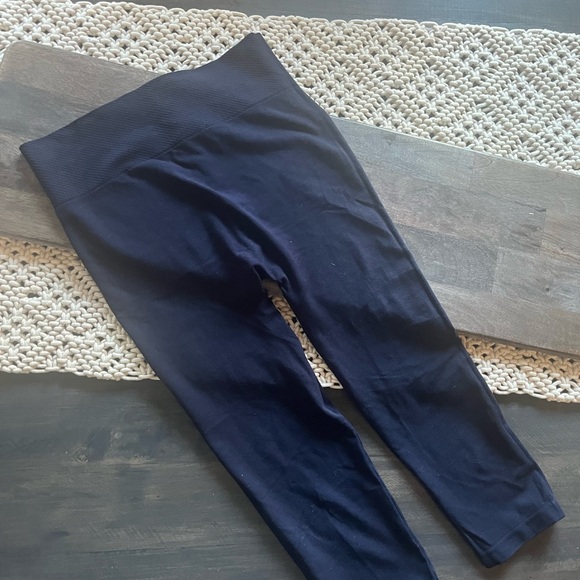 ORANGE FASHION VILLAGE 3” Band Bamboo Capri Leggings Navy OS Like New - Picture 9 of 9